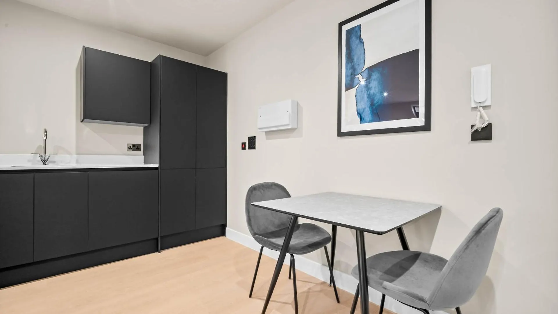 New Build 1 Bed Apt - Sheldon, Birmingham - Coventry Rd - Close To Birmingham Airport, Solihull, National Exhibit Centre, Jaguar And More United Kingdom