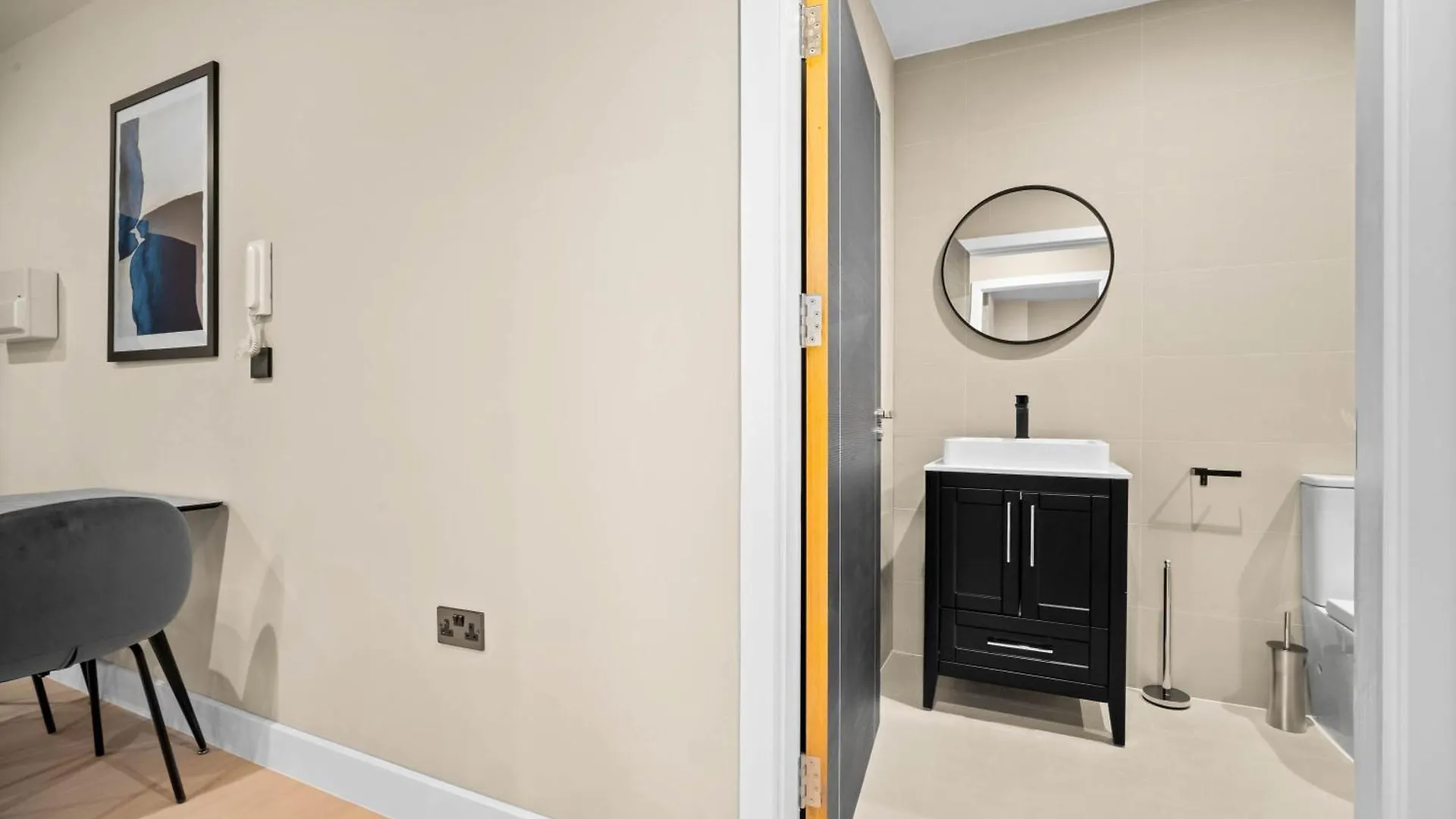New Build 1 Bed Apt - Sheldon, Birmingham - Coventry Rd - Close To Birmingham Airport, Solihull, National Exhibit Centre, Jaguar And More Apartment