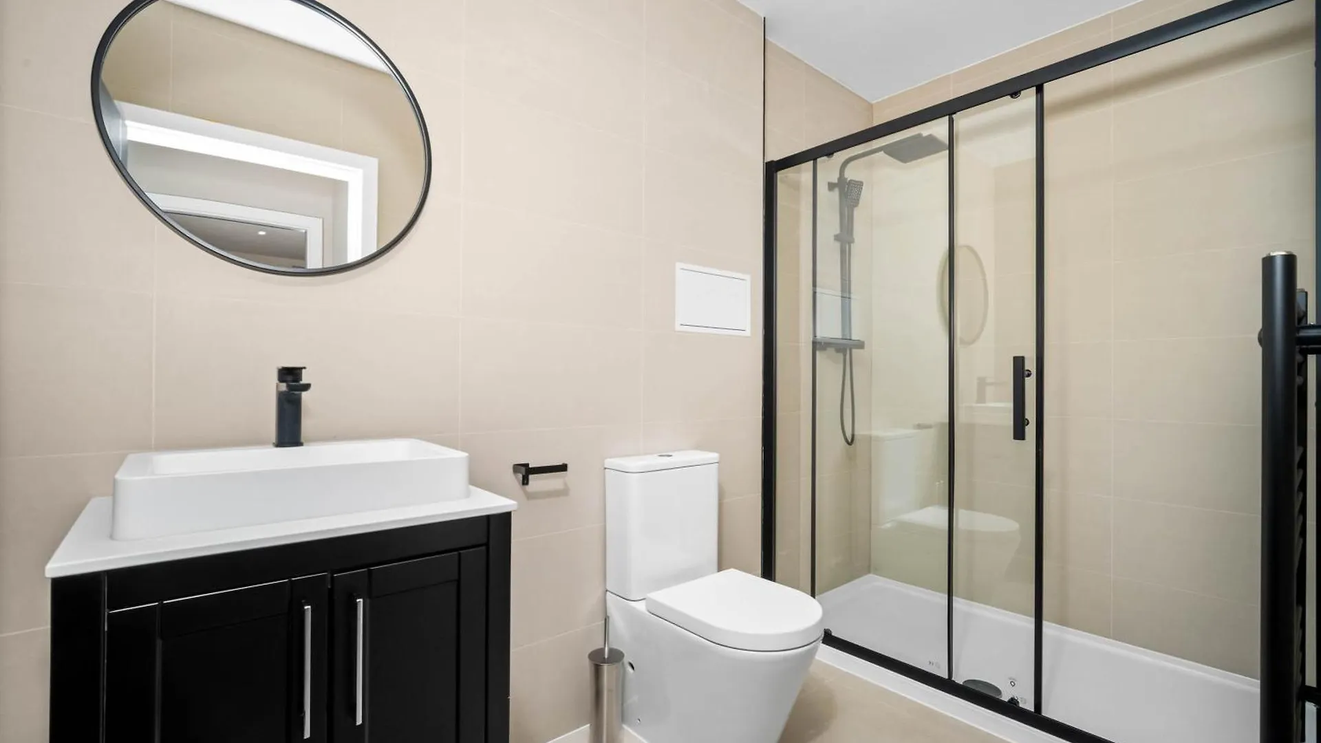 New Build 1 Bed Apt - Sheldon, Birmingham - Coventry Rd - Close To Birmingham Airport, Solihull, National Exhibit Centre, Jaguar And More 0*,  United Kingdom