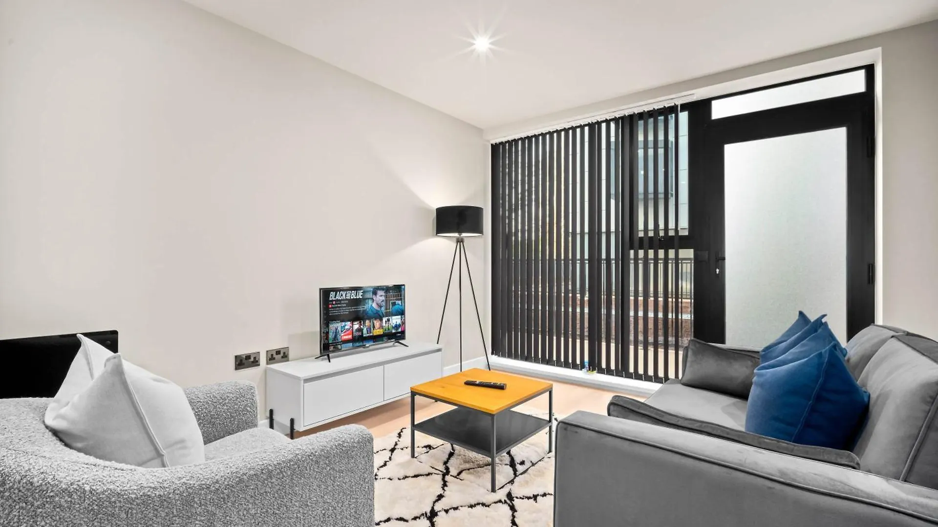 New Build 1 Bed Apt - Sheldon, Birmingham - Coventry Rd - Close To Birmingham Airport, Solihull, National Exhibit Centre, Jaguar And More Apartment